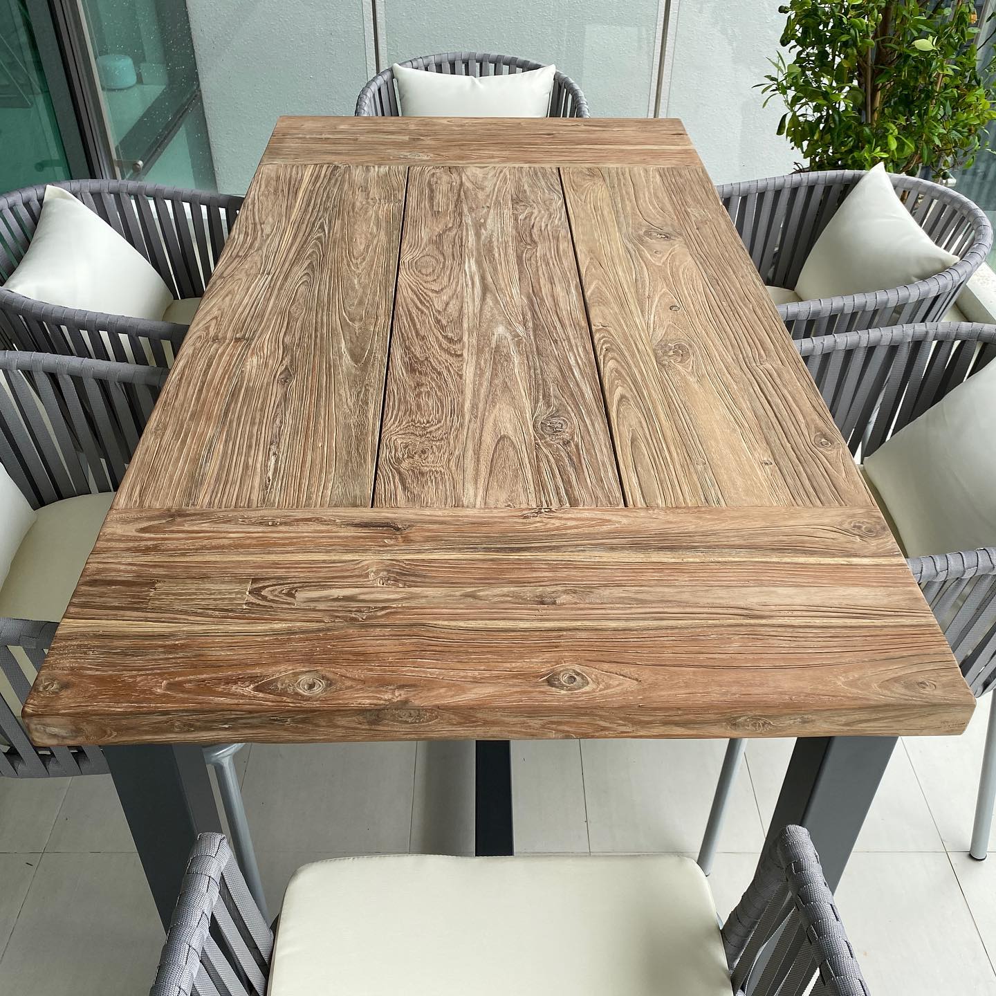 Bàn ăn ngoài trời gỗ teak màu xám bạc