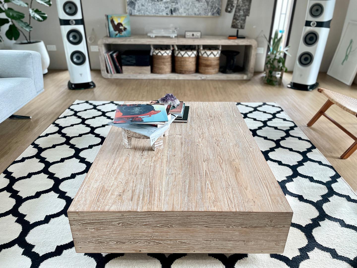 Bàn gỗ teak màu giả cổ