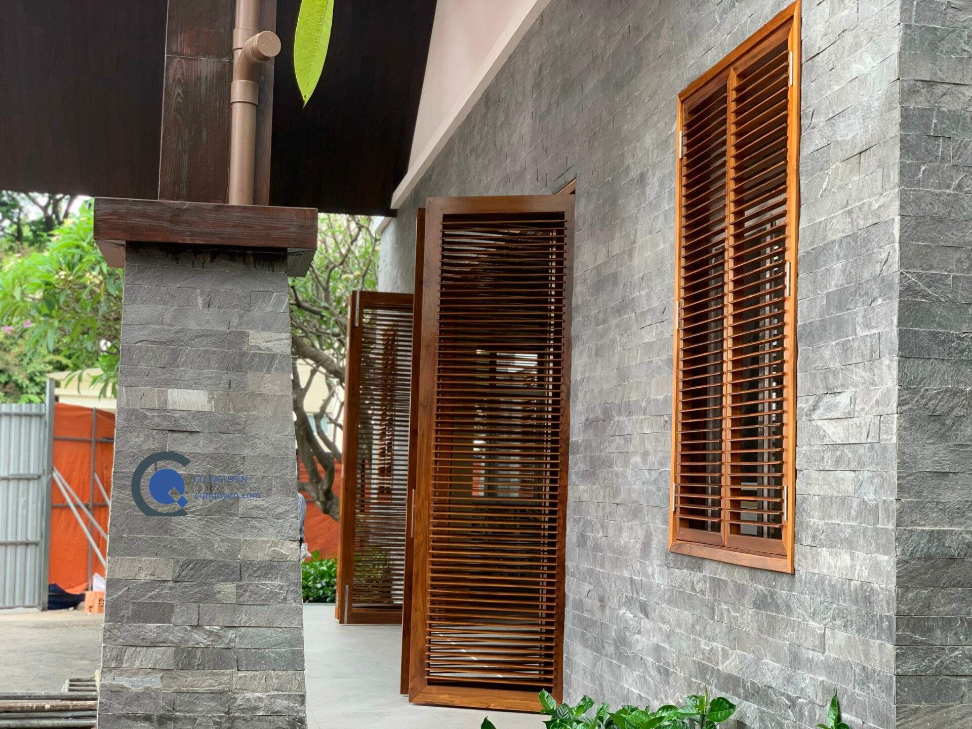Cửa gỗ Teak | Cửa lá sách gỗ teak