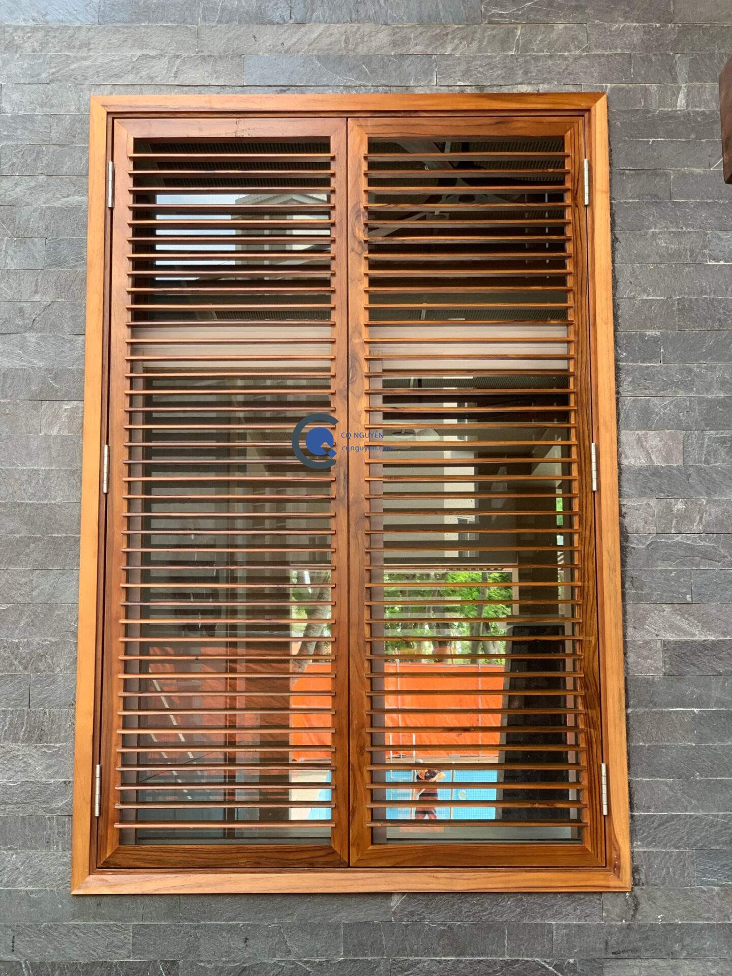 Cửa sổ gỗ Teak | Cửa lá sách gỗ teak