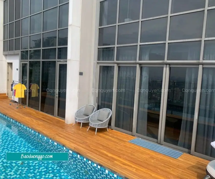 bảo dưỡng sàn gỗ hồ bơi