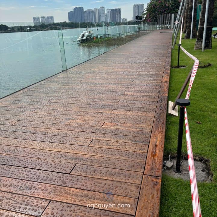 sàn gỗ teak biến tính ngoài trời