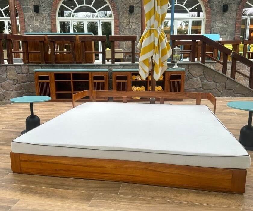 Giường nằm thư giãn ngoài trời không mái che