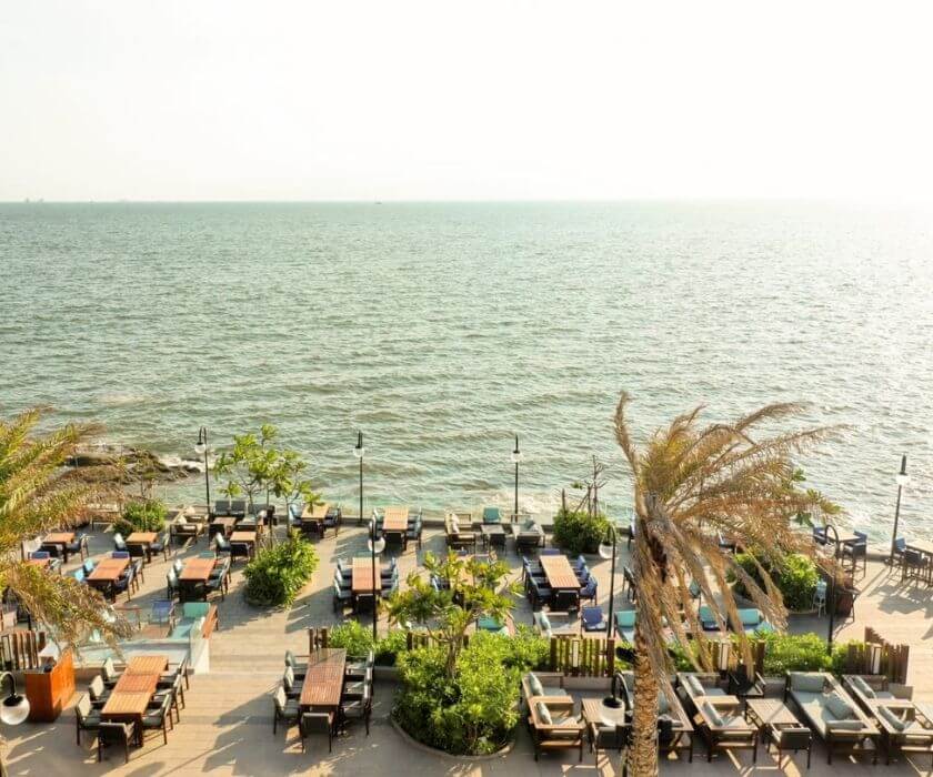 Bàn ghế ăn ngoài trời bằng gỗ cho nhà hàng