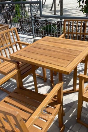 Bộ bàn ghế gỗ cho nhà hàng ngoài trời