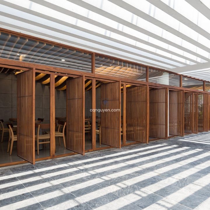 Cửa trượt xếp gấp gỗ teak
