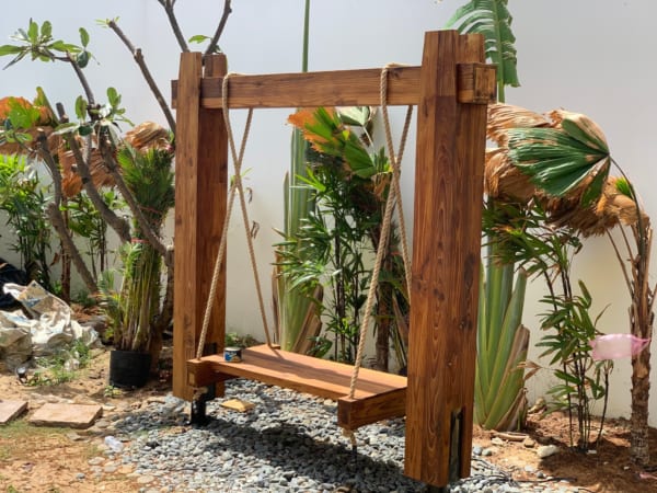 xích đu gỗ thông biến tính ngoài trời treo khung