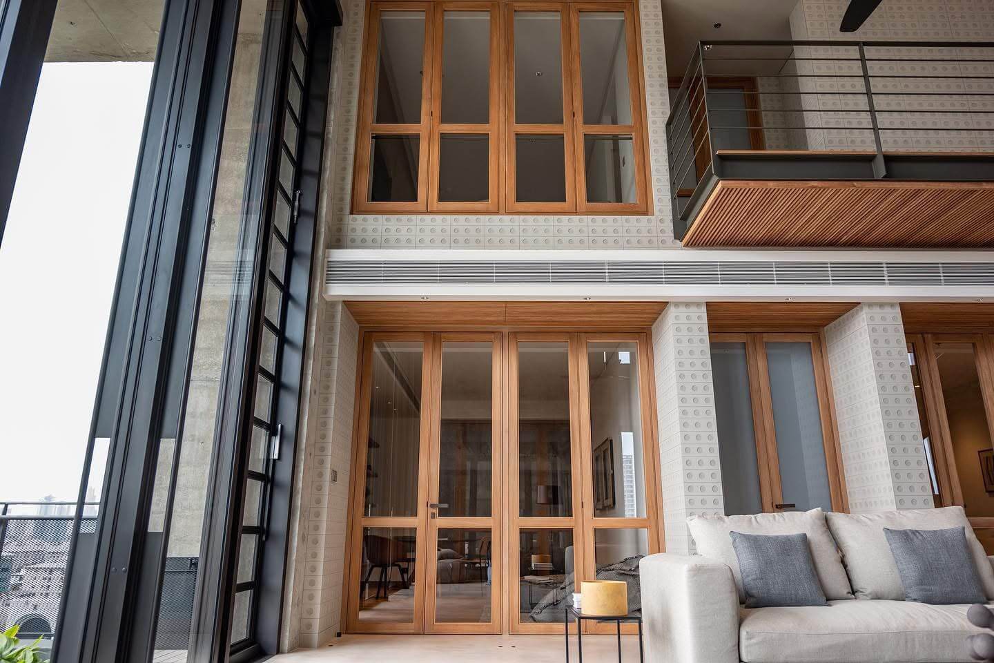 Cửa gỗ 4 cánh gỗ Teak kết hợp kính