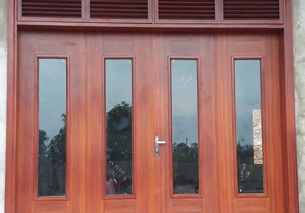 Cửa gỗ 4 cánh kết hợp kính