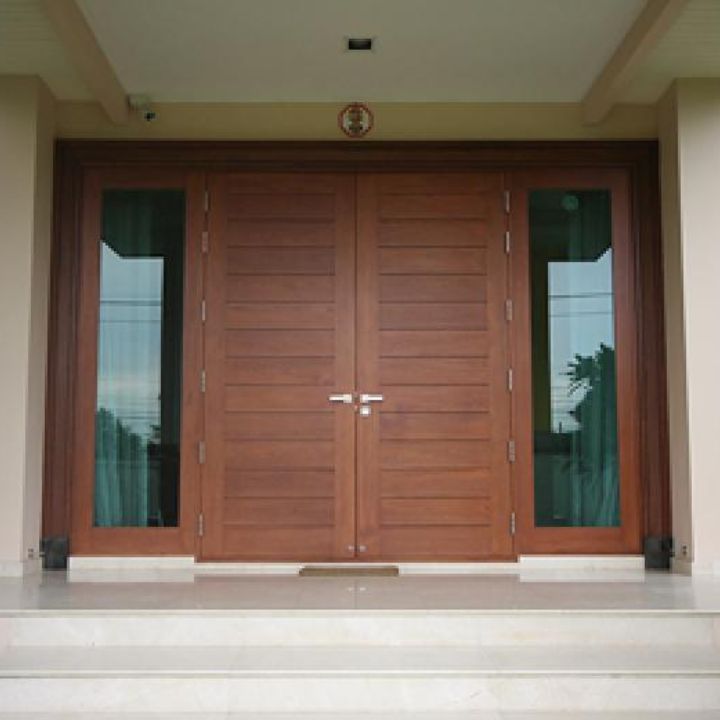 Cửa chính nhà ống 4 cánh