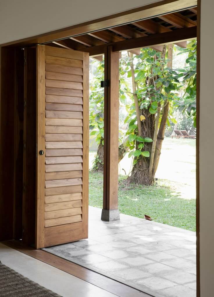 Cửa xếp gỗ phòng khách
