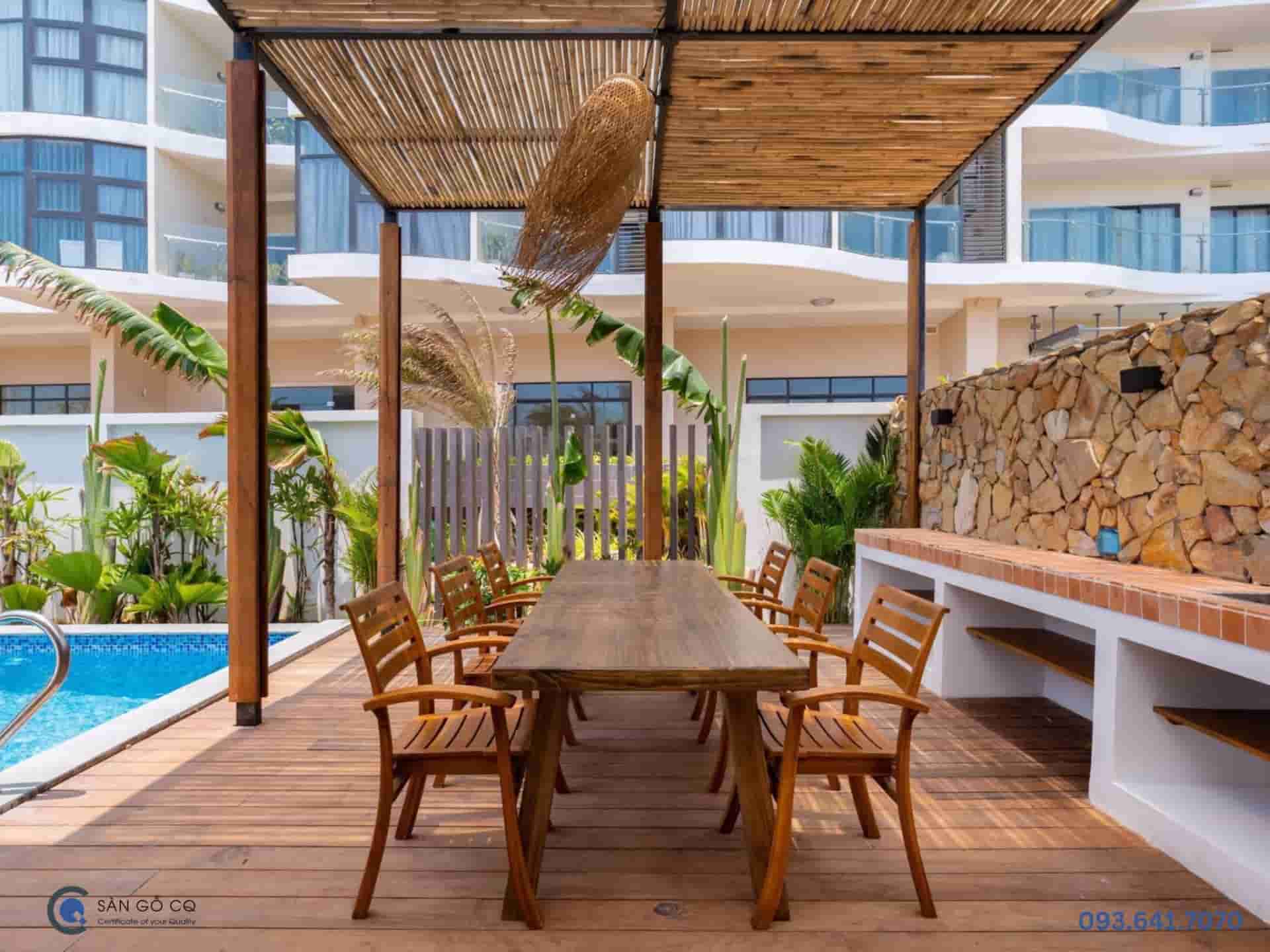 Cabana lớn ven hồ bơi