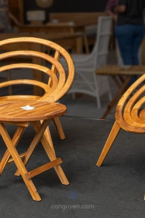 bàn ghế gỗ hiện đại dáng tròn