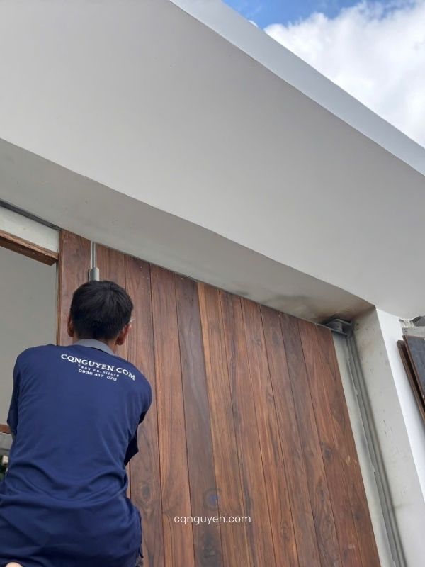 Cổng gỗ ngoài trời đơn giản