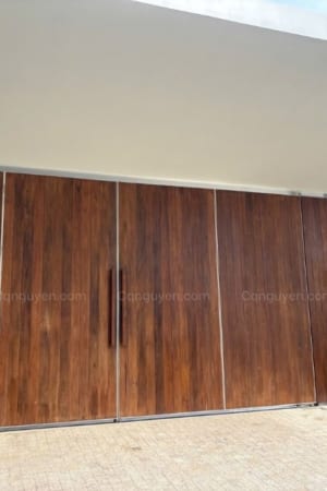 Cổng gỗ ngoài trời