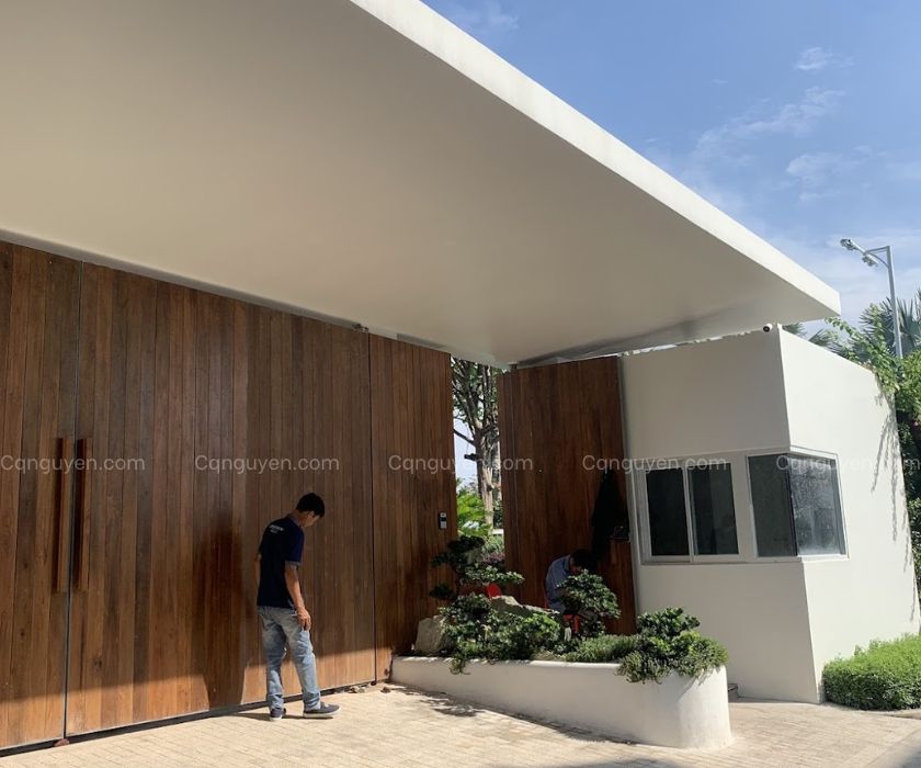 Cổng gỗ ngoài trời teak biến tính