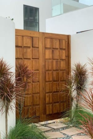 Cửa gỗ ngoài trời