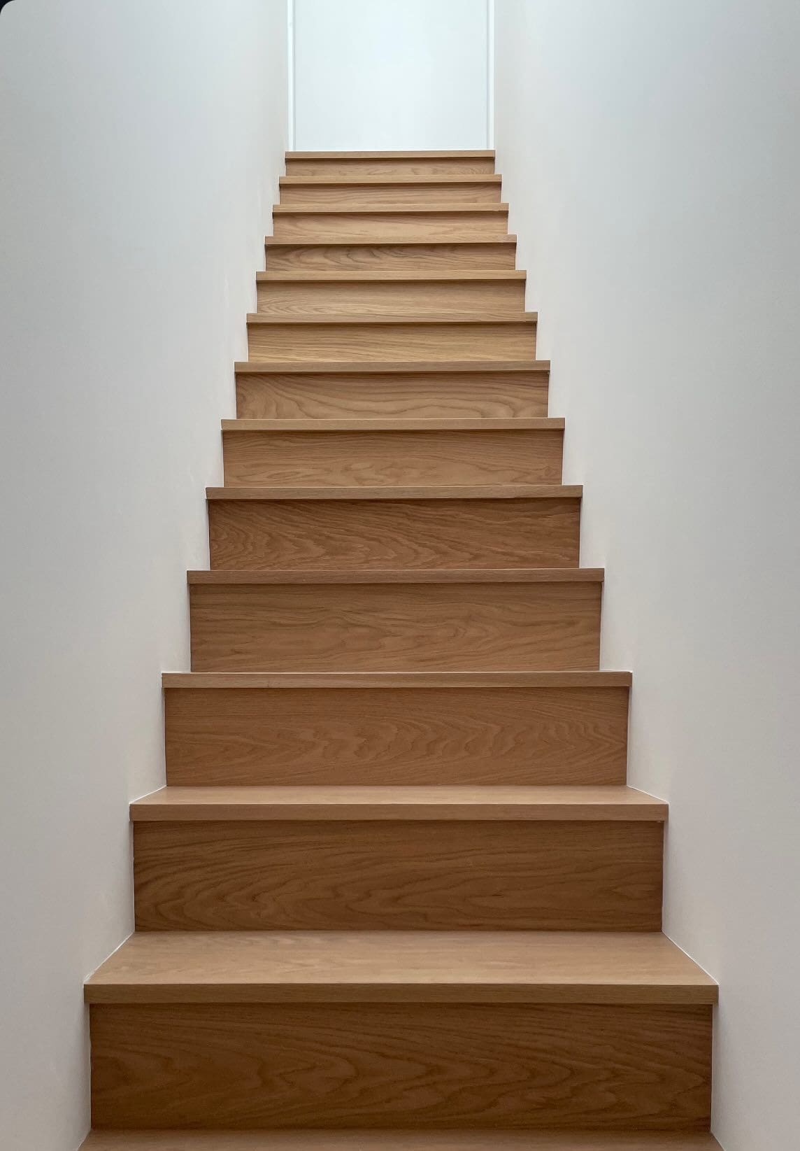 bậc cầu thang plywood gỗ sồi