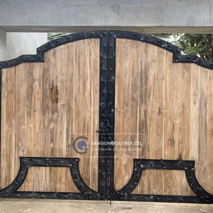 Cổng gỗ teak 2 cánh sơn tĩnh điện