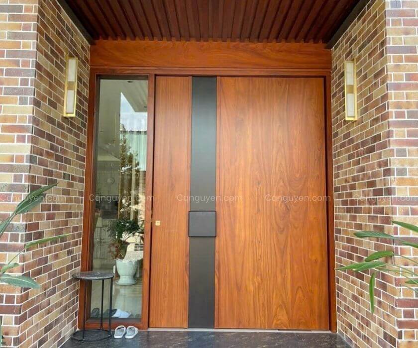 cửa chsinh gỗ gõ đỏ