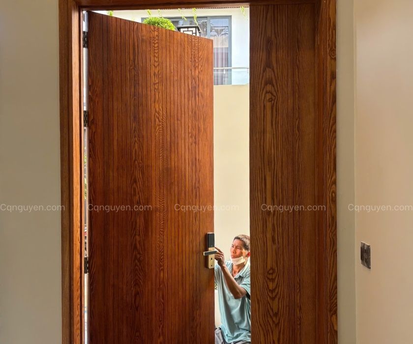 cửa chính gỗ tần bì