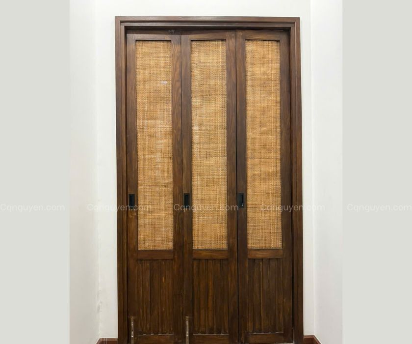 cửa xếp gỗ và mây tự nhiên