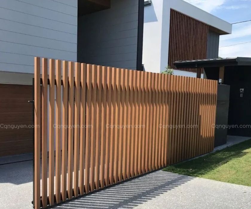 cổng gỗ lùa tự động dạng lam gỗ