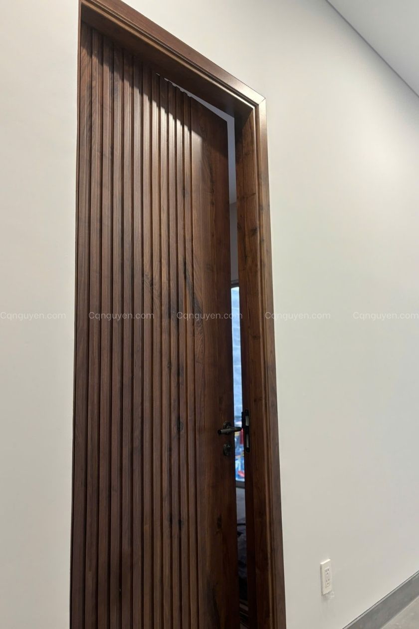 cửa phòng ngủ gỗ óc chó